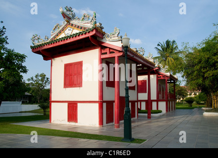 Kleine im chinesischen Stil Gebäude am Phra Thinang Wehart Chamrun, der Sommerpalast in Bang Pa In, Ayuttaya Provinz, Thailand. Stockfoto