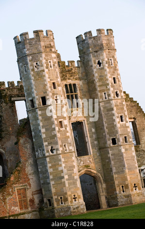 Die Ruinen von Cowdray House im Cowdray Park, Midhurst, West Sussex, England Stockfoto