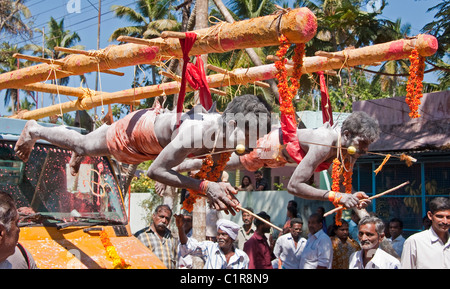 Tamil Anhänger Wanderprediger Angelhaken für Thaipusam Festival am Muruga oder Murugan (Hindu-Gott des Krieges) Tempel Stockfoto