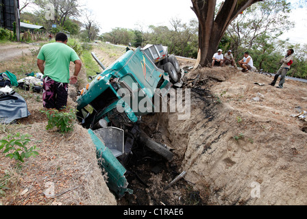 LKW Unfall auf der Inter American Highway, Guanacaste, Costa Rica Stockfoto