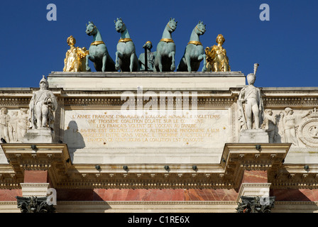 Berühmte Ostfassade des Arc de Triomphe du Carrousel erbaute 1809 zu Ehren Napoleons Stockfoto