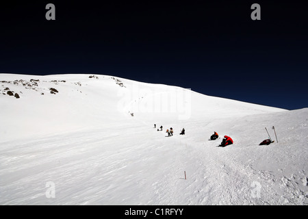 Erklimmen des Berges Punkt Elbrus (5642 m) - höchster in Europa und Russland. Ruhe in den Sattel vor dem letzten Länge der Straße. Kaukasus. Stockfoto
