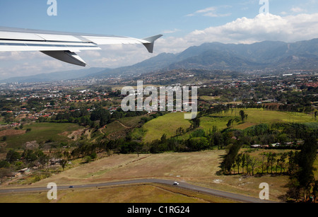 Jet-abheben vom internationalen Flughafen Juan Santamaria, San Jose, Costa Rica Stockfoto