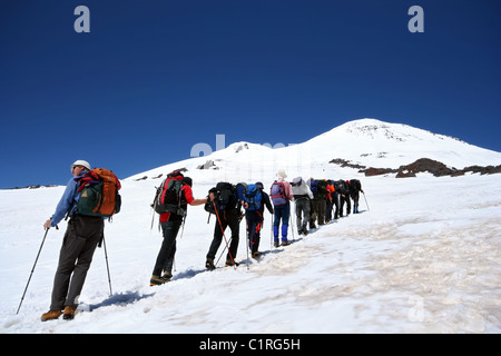 Alpinisten auf den Elbrus im Kaukasus-Gebirge klettern. Kaukasus-Gebirge. Russland. Stockfoto