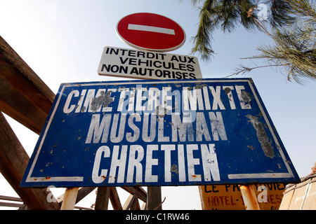 Fadiouth Insel bestehend aus Muscheln mit einem gemischten christlichen und muslimischen Friedhof, Joal Fadiouth, Senegal Stockfoto