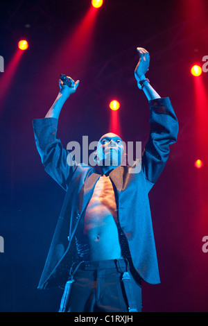 Maxi Jazz von Faithless Band führen auf das Konzert in Budapest, Ungarn, 2011. Stockfoto