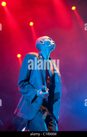 Maxi Jazz von Faithless Band führen auf das Konzert in Budapest, Ungarn, 2011. Stockfoto