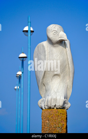 "Mythische südamerikanischen Vogel". Skulptur von Gordon Young. Tern-Projekt. Morecambe, Lancashire, England, Vereinigtes Königreich, Europa. Stockfoto