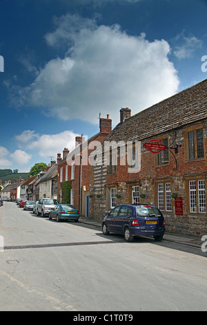 Long Street und der New Inn in Cerne Abbas Dorf, Dorset, England, UK Stockfoto