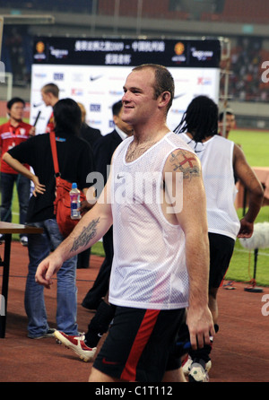Manchester Uniteds Wayne Rooney Spaziergänge abseits des Platzes in einem Freundschaftsspiel gegen Hangzhou Greentown FC in Huanglong Stockfoto