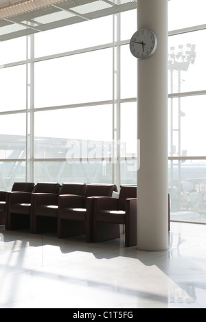 Leere Sitze im Flughafen-terminal Stockfoto