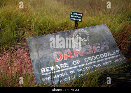 Hüten Sie sich vor Krokodilen unterzeichnen Botswana Stockfoto