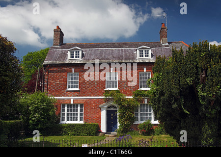 Elegante rote Backsteinhaus in das Dorf von Cerne Abbas, Dorset, England, UK "Englands begehrtesten Dorf 2008" Stockfoto