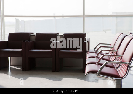 Leere Sitze im Flughafen-terminal Stockfoto