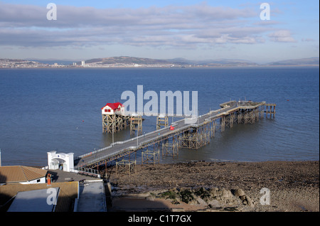 Murmelt Pier und RNLI Lifeboat Station mit Blick auf Swansea, Südwales Stockfoto