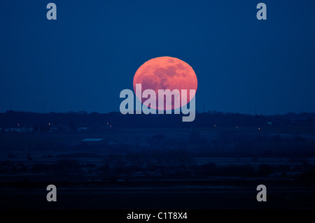 Super-Mond Mondaufgang über die Isle Of Thanet Kent england Stockfoto