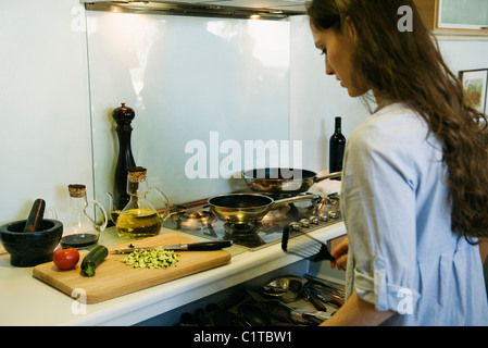 Frau, Kochen Stockfoto