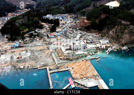 Eine Luftaufnahme von Schäden an Wakuya, Japan nach einem Erdbeben der Stärke 9,0 und der nachfolgende Tsunami Bereich verwüstet. Stockfoto