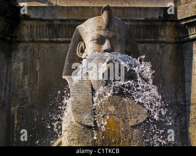 Paris, Frankreich, öffentliche Brunnen, Place de Chatelet "Fontaine du Palmier", 1806 entworfen (von Fran-Çois-Jean Bralle) Stockfoto