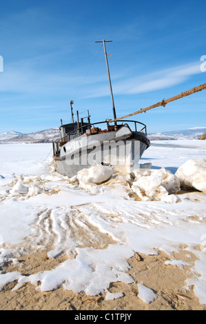Schiff. Baikalsee, Sibirien, Russland, Insel Olchon Stockfoto