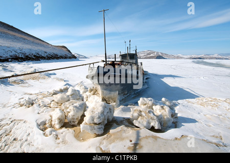 Schiff. Baikalsee, Sibirien, Russland, Insel Olchon Stockfoto