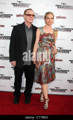 Danny Elfman und Bridget Fonda Los Angeles Premiere von Inglourious Basterds Premiere statt im The Grauman Chinese Theatre- Stockfoto