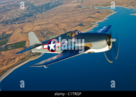 Ein Kampfflugzeug Grumman F6F Hellcat im Flug über Chino, Kalifornien. Stockfoto