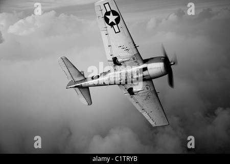 Ein Kampfflugzeug Grumman F6F Hellcat im Flug über Chino, Kalifornien. Stockfoto