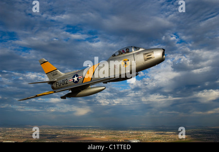 Eine f-86 Sabre Jet im Flug über Glendale, Arizona. Stockfoto