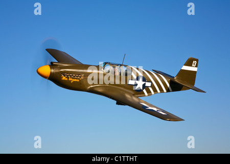 Ein P-51A Mustang im Flug in der Nähe von Chino, Kalifornien. Stockfoto