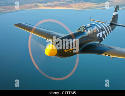 Ein P-51A Mustang im Flug in der Nähe von Chino, Kalifornien. Stockfoto