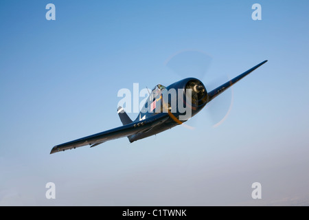 Die Commemorative Air Force F6F-5 Hellcat im Flug in der Nähe von Chino, Kalifornien. Stockfoto