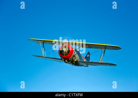 Eine Grumman F3F-Doppeldecker im Flug in der Nähe von Chino, Kalifornien. Stockfoto