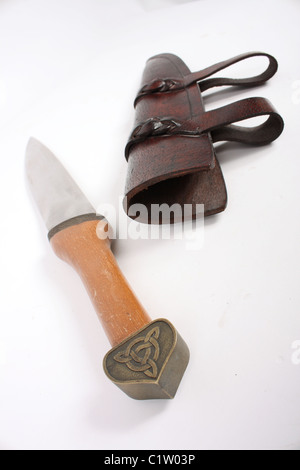 Die Wikinger Scramasax Dolch, eine Waffe und Werkzeug von Sachsen und Wikinger zwischen dem 4. und 10. Jahrhundert durchgeführt. Stockfoto