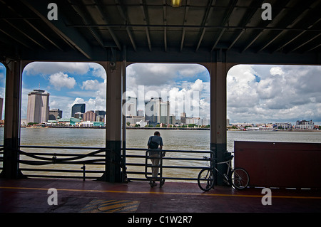 Person reisen in Algier Fähre, Algiers Point, Mississippi Fluß, French Quarter, New Orleans, Louisiana, USA Stockfoto