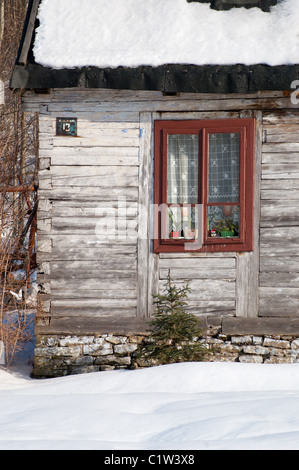 Altes Haus in Mostki, Woiwodschaft Świętokrzyskie, Polen Stockfoto