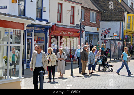Whitstable High Street, in der Küstenregion von Whitstable, im Südosten Englands. Stockfoto