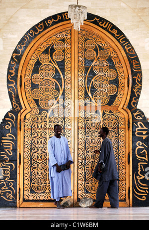 Tür in die große Moschee, Touba, Senegal, Westafrika Stockfoto