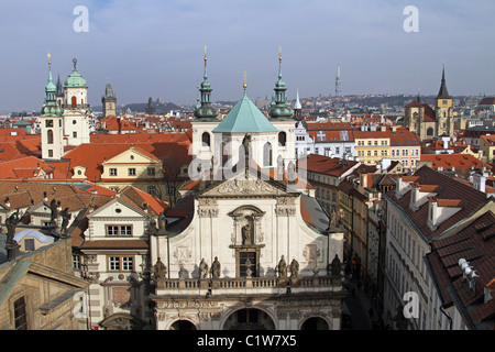 Kirchtürme, die St. Salvator Kirche und Dächer von Prag Skyline in Prag, Tschechische Republik Stockfoto