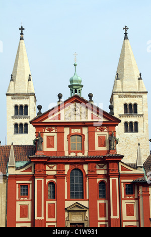 St.-Georgs Basilika auf der Prager Burg in Prag, Tschechische Republik Stockfoto