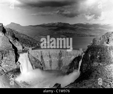 Theodore Roosevelt Dam und Überläufe, Arizona circa 1916 Stockfoto