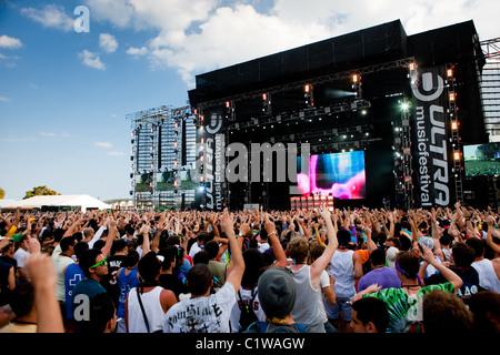 Die Hauptbühne auf der Ultra Music Festival in Miami, Florida, USA am 25. März 2011 berücksichtigt. Stockfoto