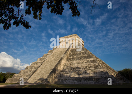 Eines der neuen sieben Weltwunder, die Kukulkan Pyramide oder "El Castillo" in Chichen Itza, Halbinsel Yucatan, Mexco. Stockfoto