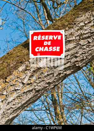 'Réserve de Chasse' / keine Jagd auf Eiche - Frankreich bemerken. Stockfoto