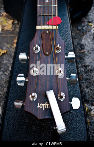 Nahaufnahme einer akustischen Gitarre. Stockfoto