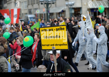 Deutschland Hamburg 2011 am 26. März große Kundgebung und öffentlichen Sitzung im Rathaus Markt gegen Atomkraft nach Fukushima Unfall Stockfoto