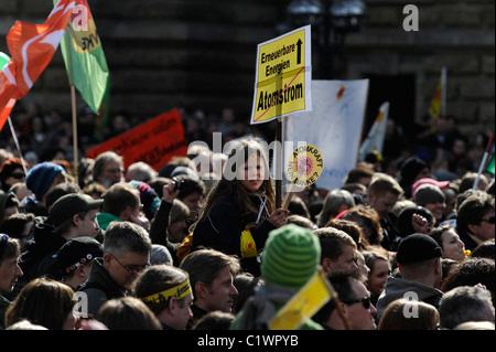 Deutschland Hamburg 2011 am 26. März große Kundgebung und öffentlichen Sitzung im Rathaus Markt gegen Atomkraft nach Fukushima Unfall Stockfoto