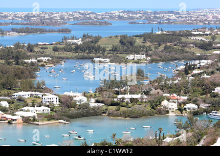 Luftaufnahme des Juden Bay, Riddells Bay und Granaway tief in Bermuda. Stockfoto