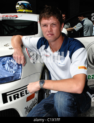 Eric Jensen in Mosport RaceFest 2009 - American Le Mans Series Treiber-Foto-Shooting an Brookfield Place.  Toronto, Kanada- Stockfoto