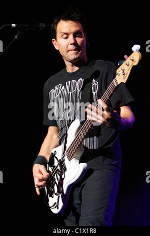 Blink 182 führen im ersten Midwest Bank Amphitheater in Tinley Park, Illinois, USA - 15.08.09 (): Rob Grabowski Stockfoto